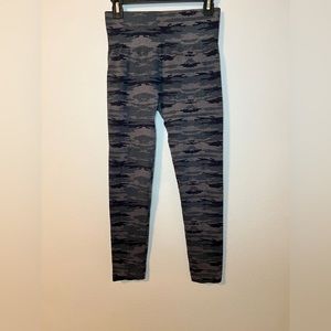 Women’s L/XL legging tight fit- runs small.